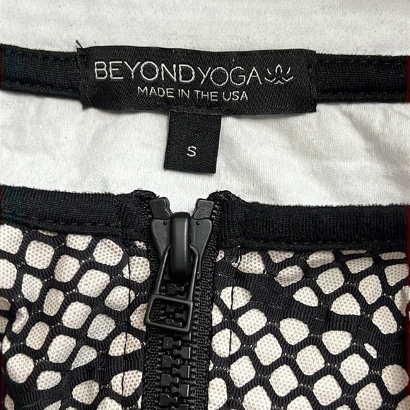 BEYOND Yoga Rare 1/4 Zip Stretch  Windbreaker Hoody Mesh Webbing Overlay - Picture 5 of 7